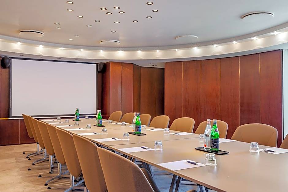 Apollo Hotel Amsterdam, a Tribute Portfolio Hotel