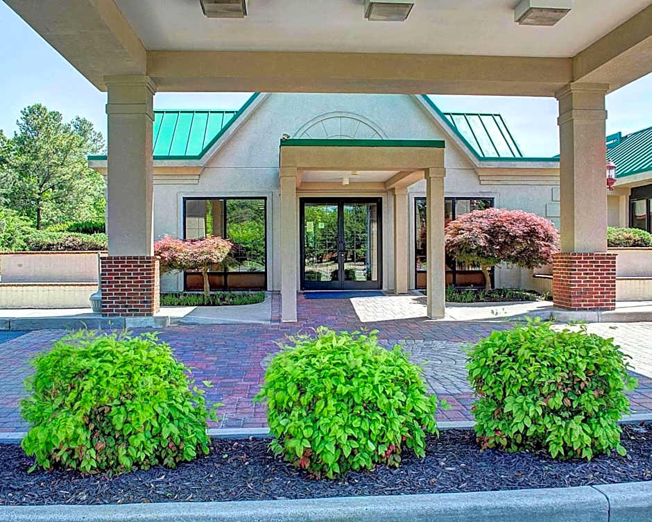 Photo 1 of 36 of Quality Inn Richmond North