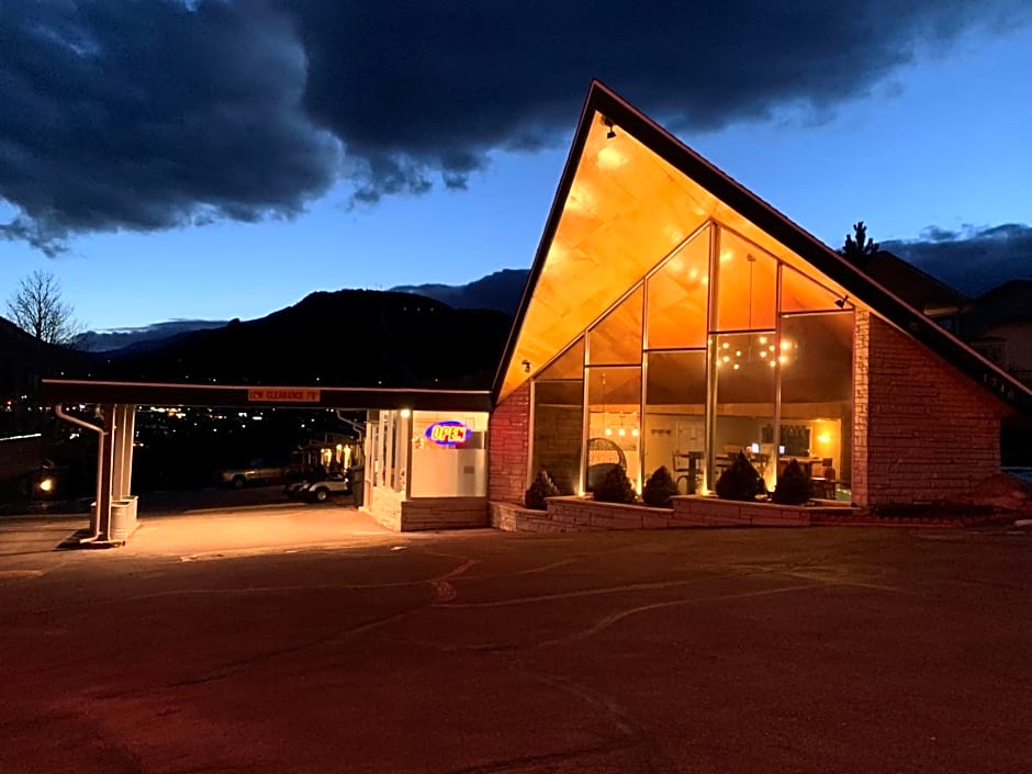 Coyote Mountain Lodge