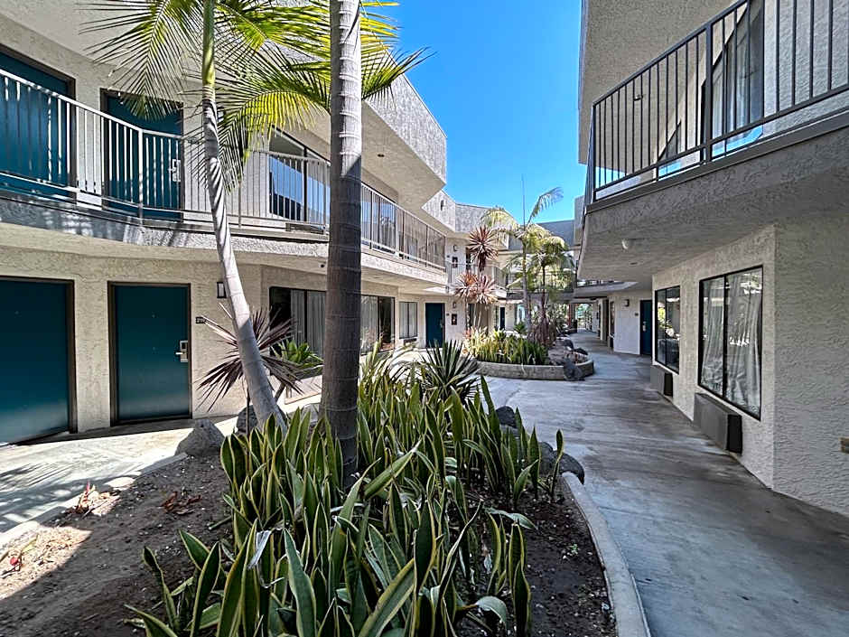 Studio 6 Suites Gardena, CA