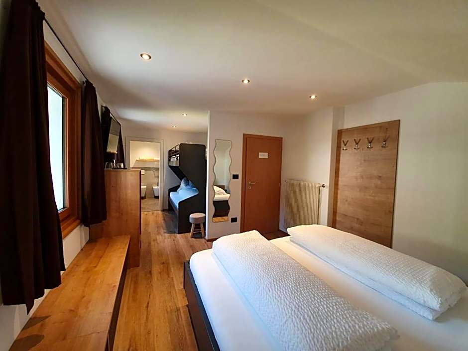 Photo 1 of 6 of Quadruple Room with Private Bathroom