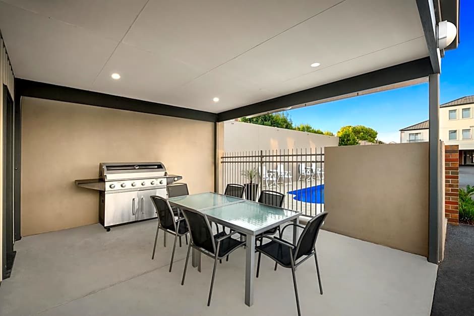 Quest Moonee Valley Hotel