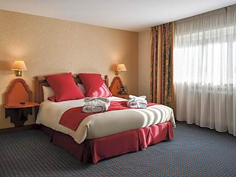 Superior Room with One Queen and One Single Bed
