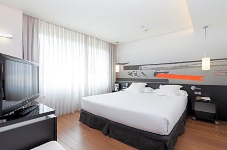 Double or Twin Room with free airport shuttle