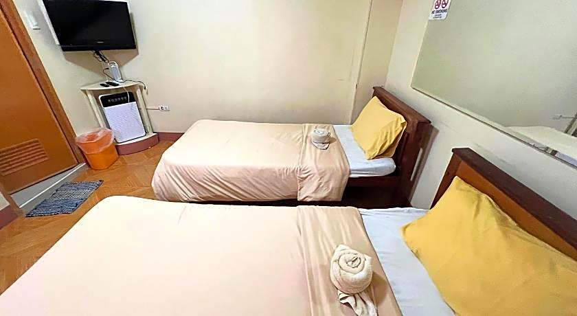 Manora Apartments and Guest House