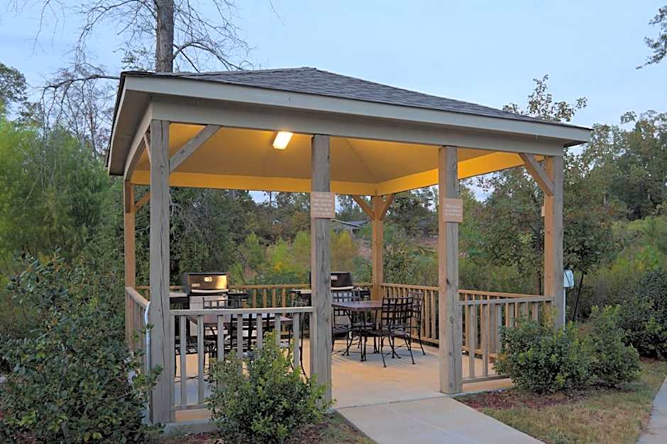 Candlewood Suites Pearl By IHG