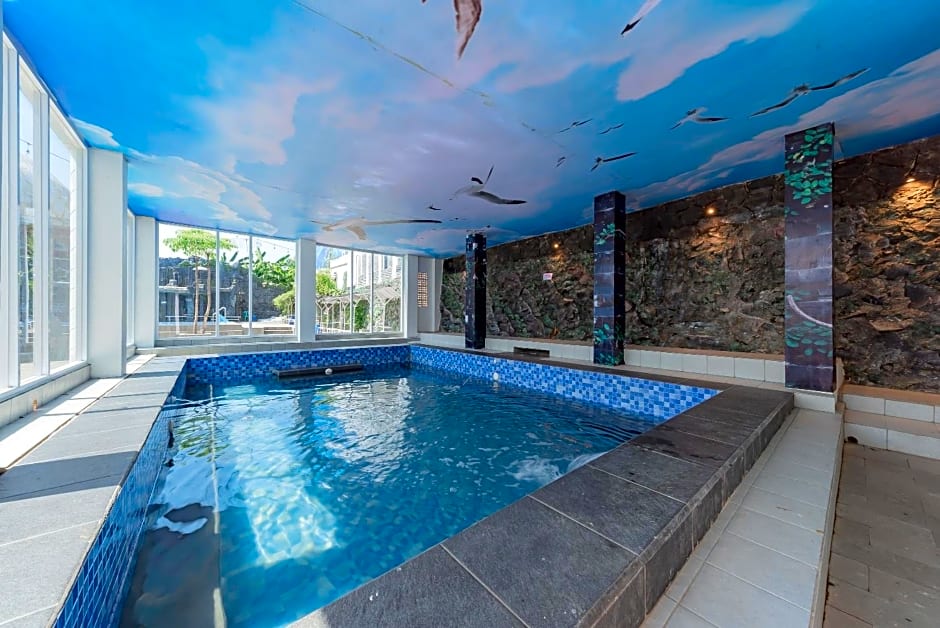 RedDoorz @ Niagara Waterpark