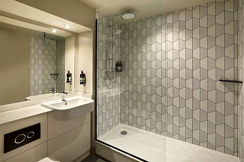 Premier Inn London Heathrow Airport T2 & T3 - Bath Road