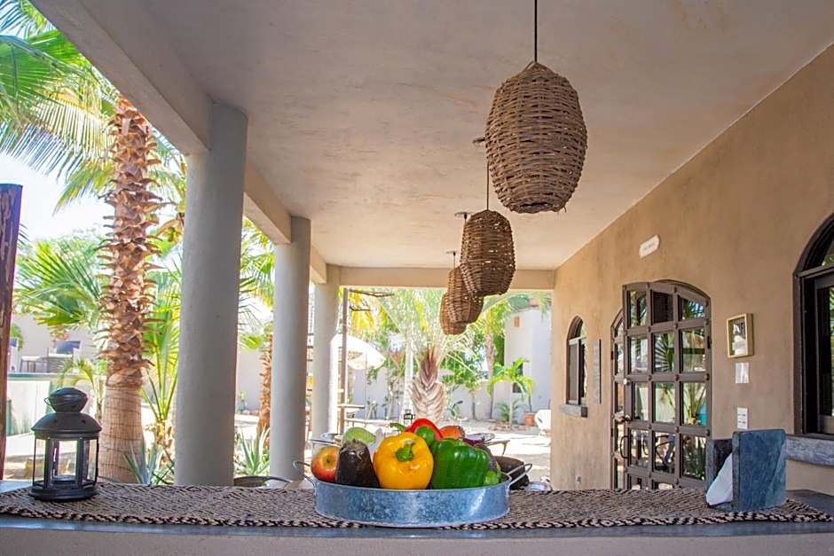 Pure Baja Private Suites-Upscale Property with Infinity Pool and Lush Gardens