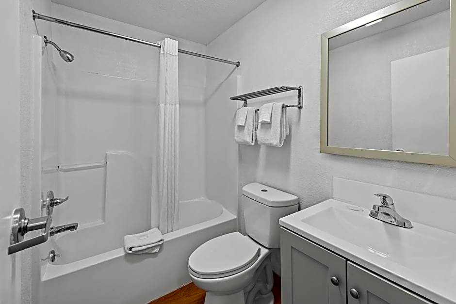 Birch Hill Suites Kansas City - Independence