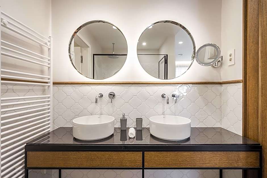 Budapest Eye- Boutique Suites, by BQA