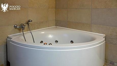 Suite with Hot Tub