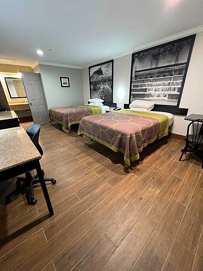 Super 8 by Wyndham McAllen/Downtown