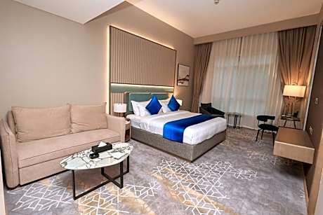 Family Room with One King Bed and Sofa Bed - Smoking