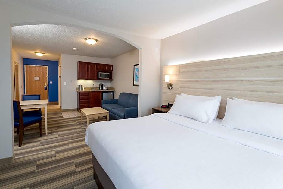 Holiday Inn Express Hotel & Suites Detroit-Utica By IHG