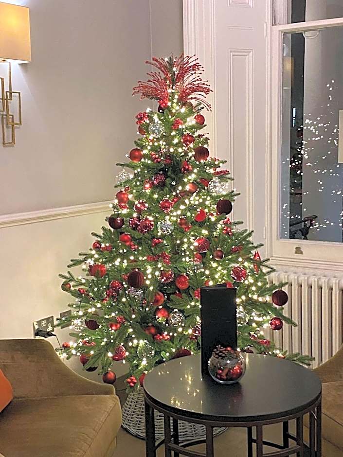 54 Queen's Gate Hotel