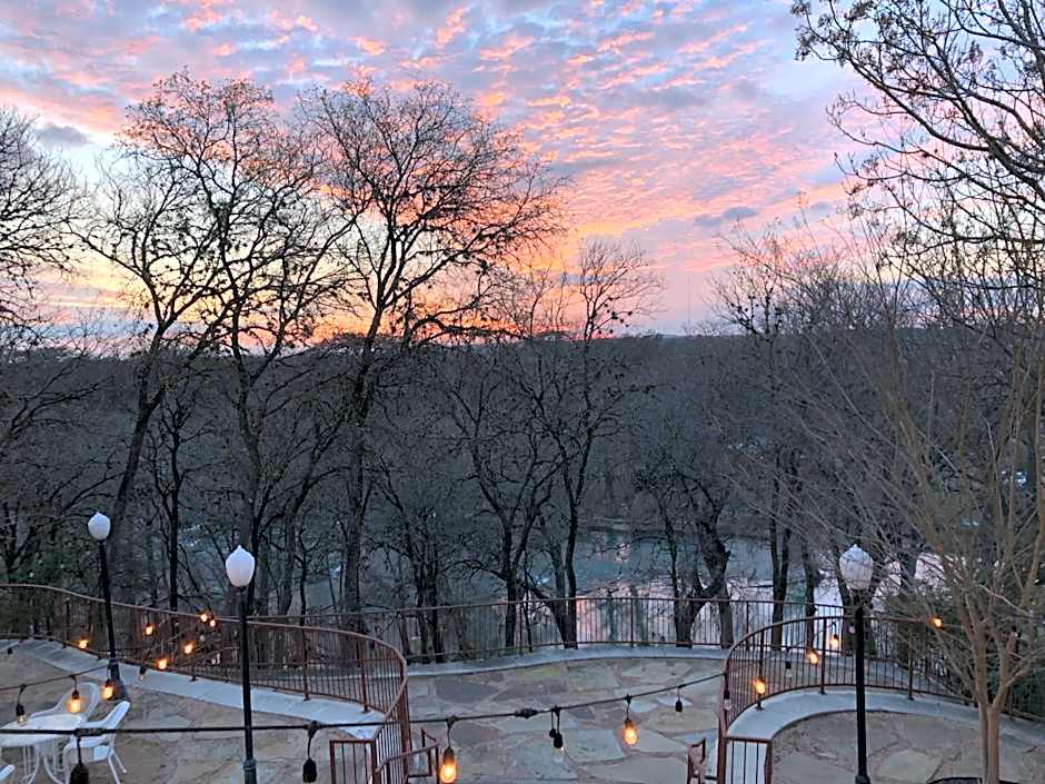 Gruene River Hotel & Retreat