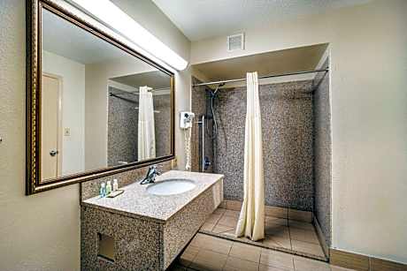 King Room with Roll-in-Shower - Accessible/Non-Smoking