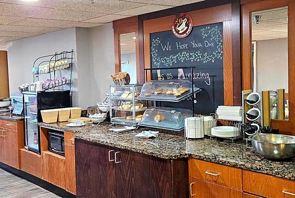 AmericInn by Wyndham Marshall