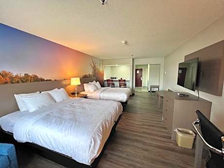 Standard Queen Room with Two Queen Beds and Balcony - Non Smoking/Lake View