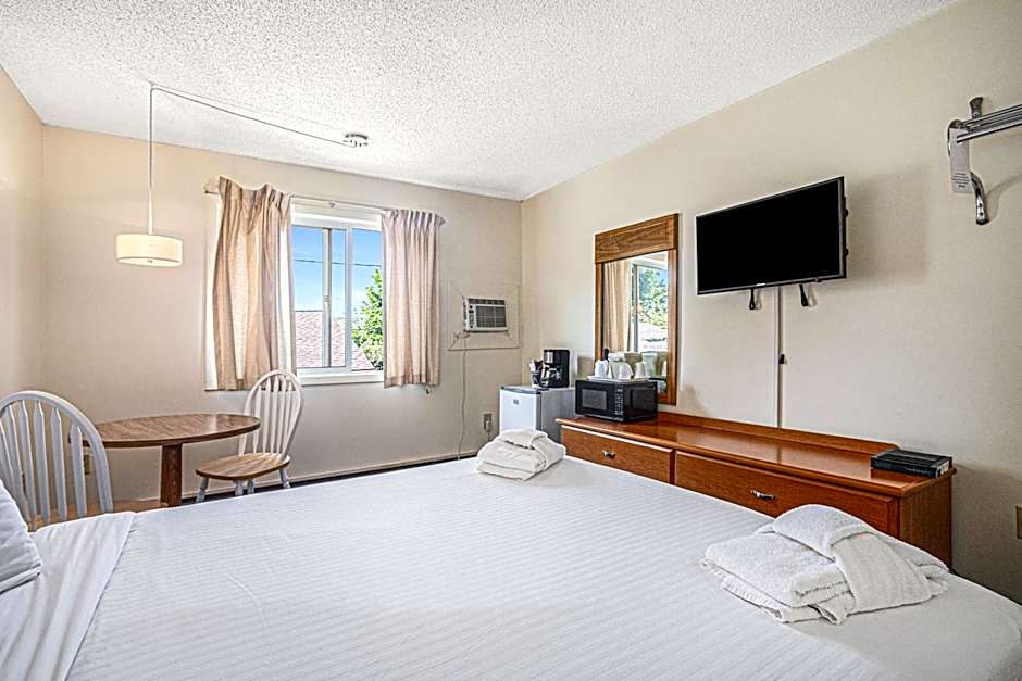 Ludington Pier House