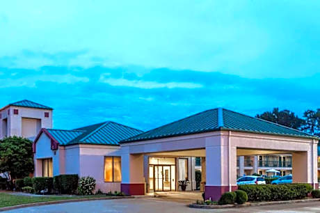 Super 8 by Wyndham Jasper TX