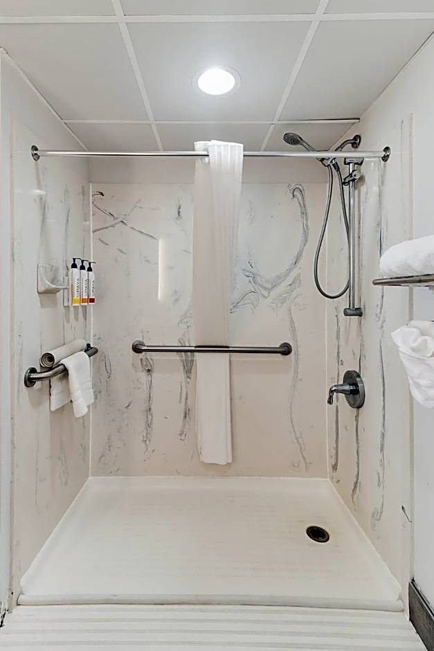 Crystal Coast Oceanfront Hotel