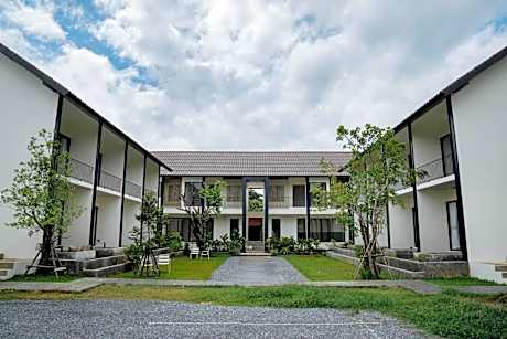 Shanti-Retreat Hotel