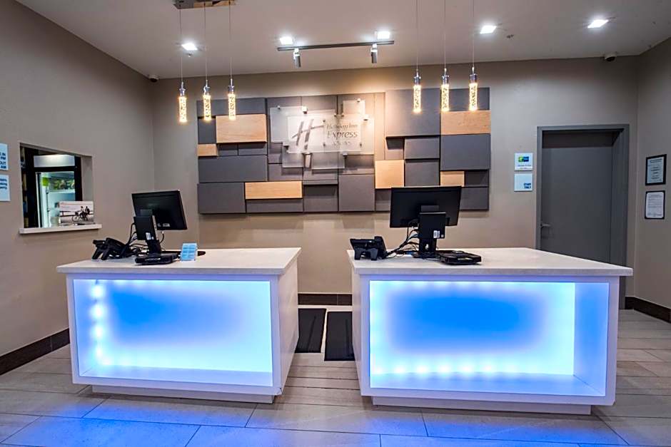 Holiday Inn Express & Suites Houston SE - Airport Area By IHG