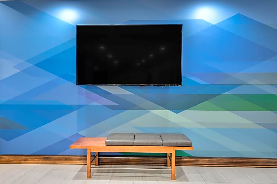Holiday Inn Express & Suites Dallas North - Addison By IHG