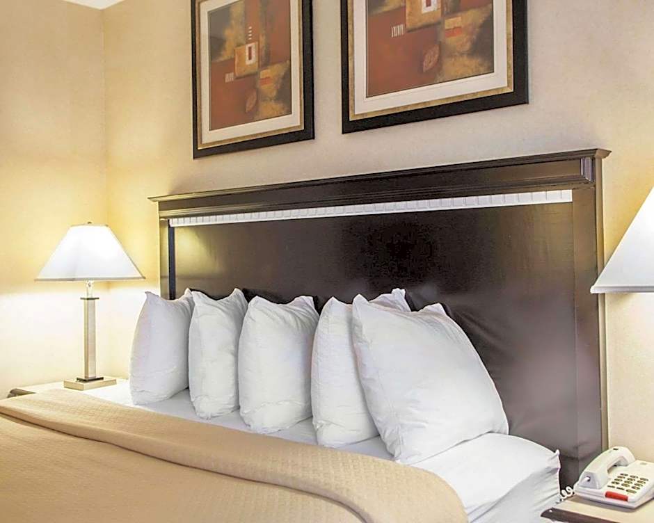 Quality Inn Aurora - Naperville Area