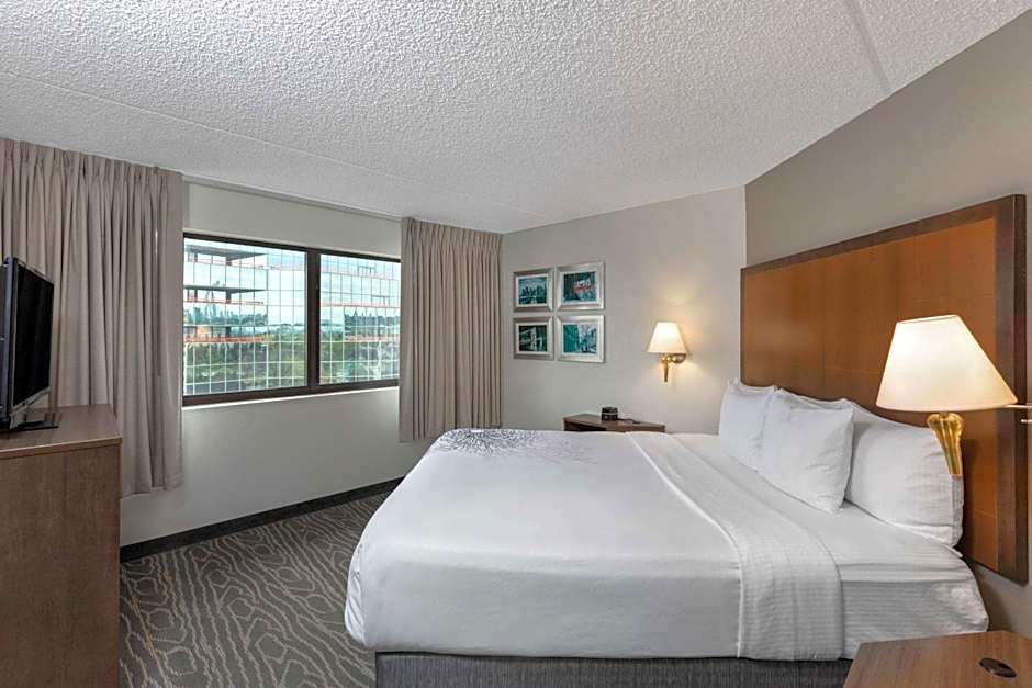 La Quinta Inn & Suites by Wyndham Secaucus Meadowlands