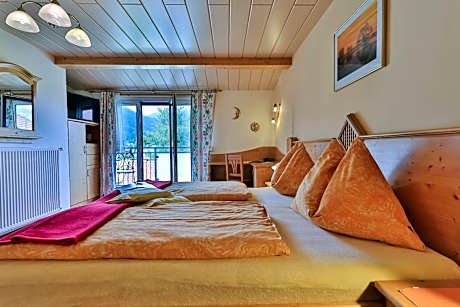 Standard Twin Room with Garden View