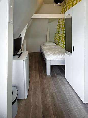 Single Room with Shared Bathroom