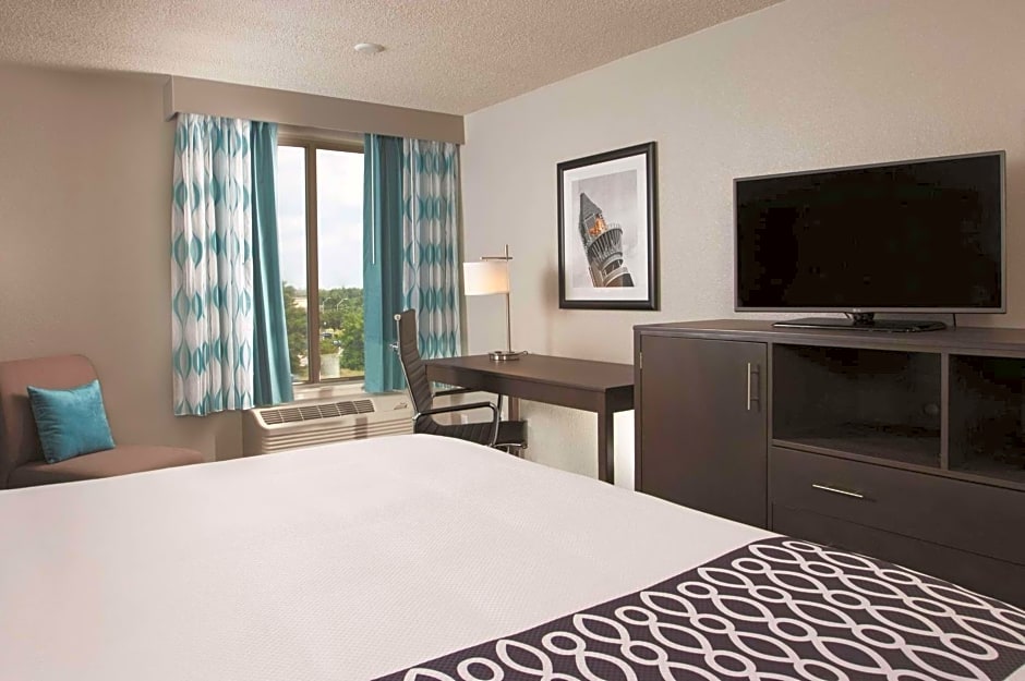 La Quinta Inn & Suites by Wyndham Atlanta Airport North