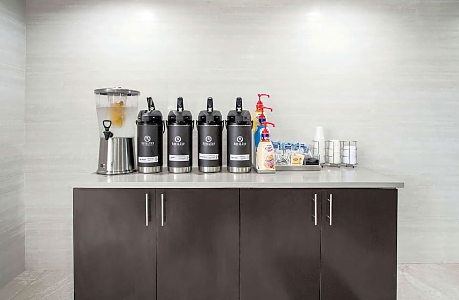 La Quinta Inn & Suites by Wyndham Clearwater South