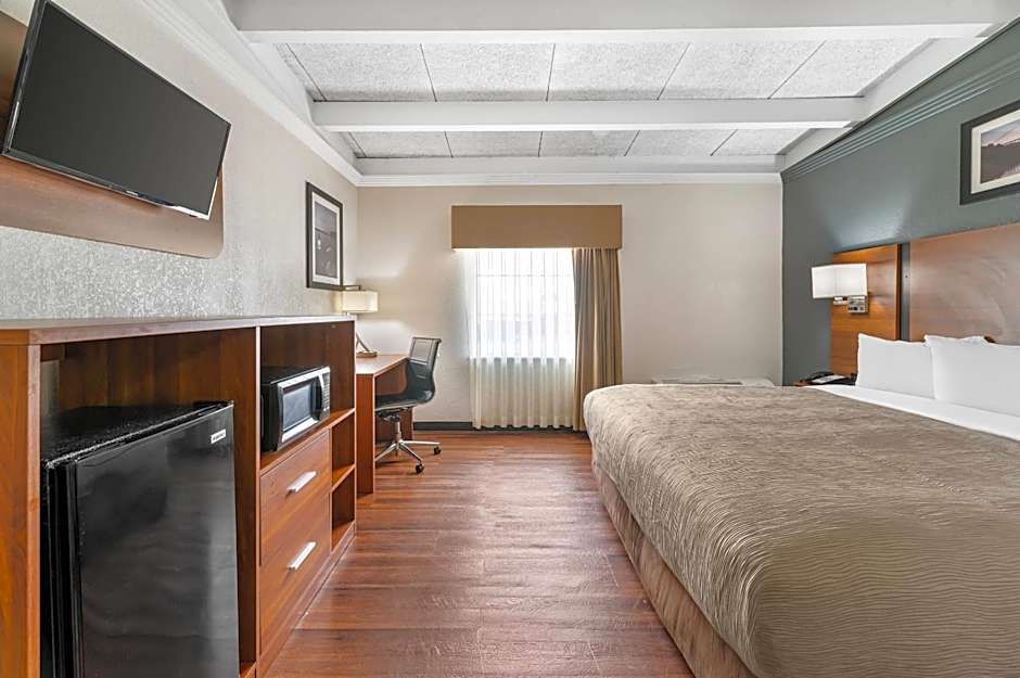 Quality Inn & Suites Kansas City - Independence I-70 East