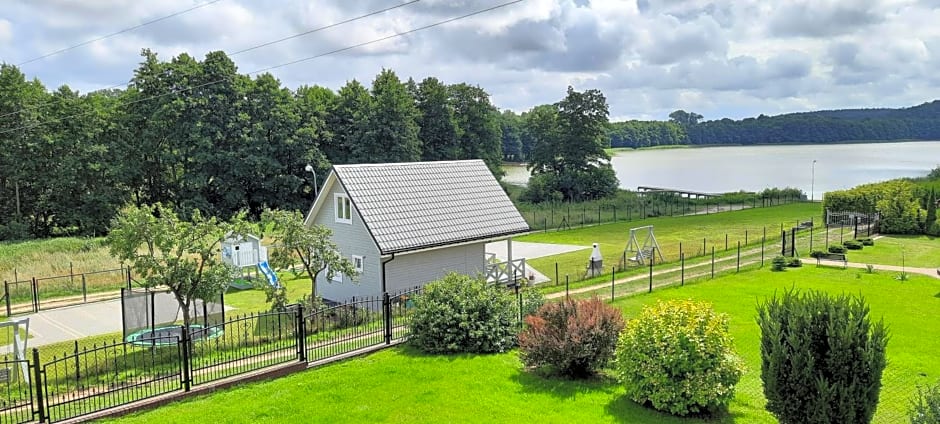 Szary domek nad jeziorem SEA & LAKE