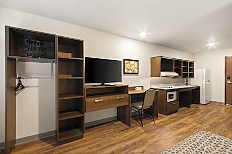 Queen Suite with Roll-In Shower - Disability Access/Non Smoking