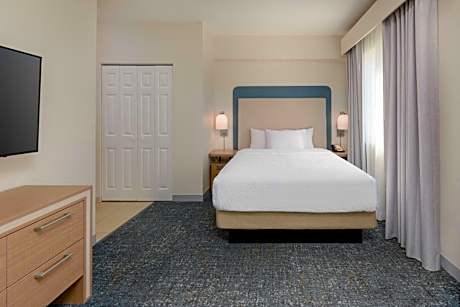 Two-Bedroom Suite with Separate Bathrooms - Non-Smoking