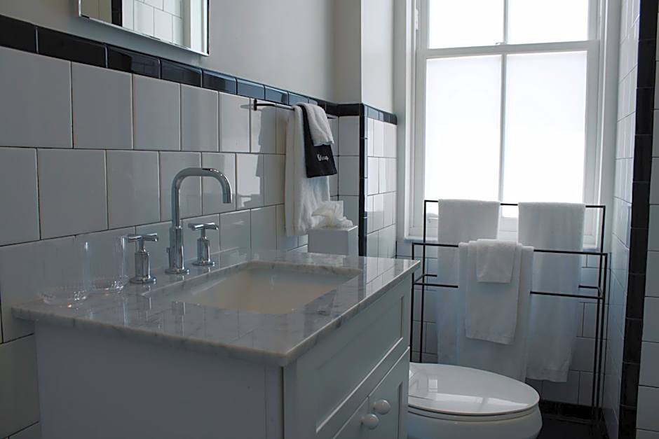 Stay Rafa At 2000 Spruce