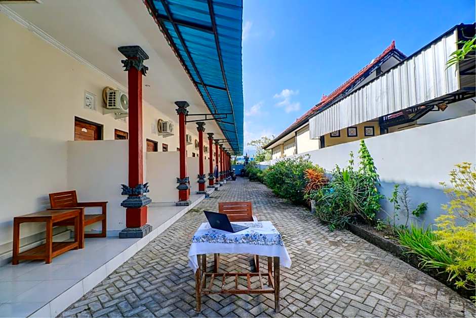 OYO Life 92838 Kost Ibu Surya