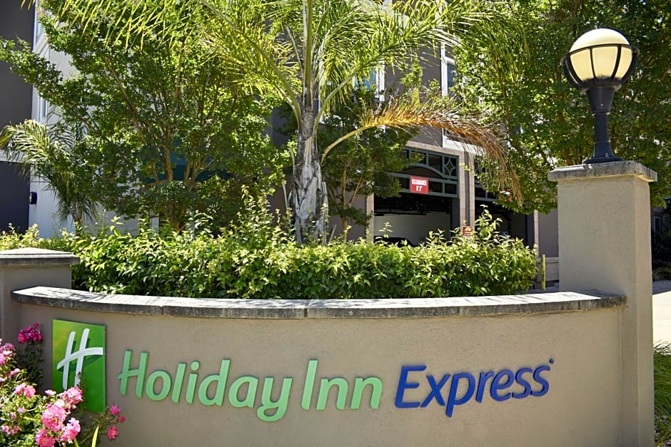 Holiday Inn Express Windsor Sonoma Wine Country