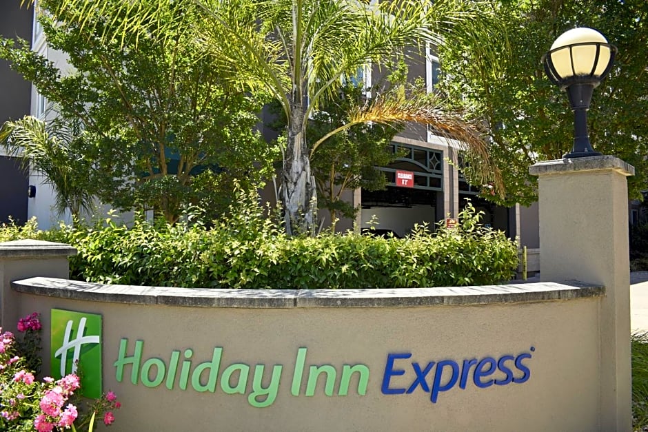 Holiday Inn Express Windsor Sonoma Wine Country, an IHG Hotel