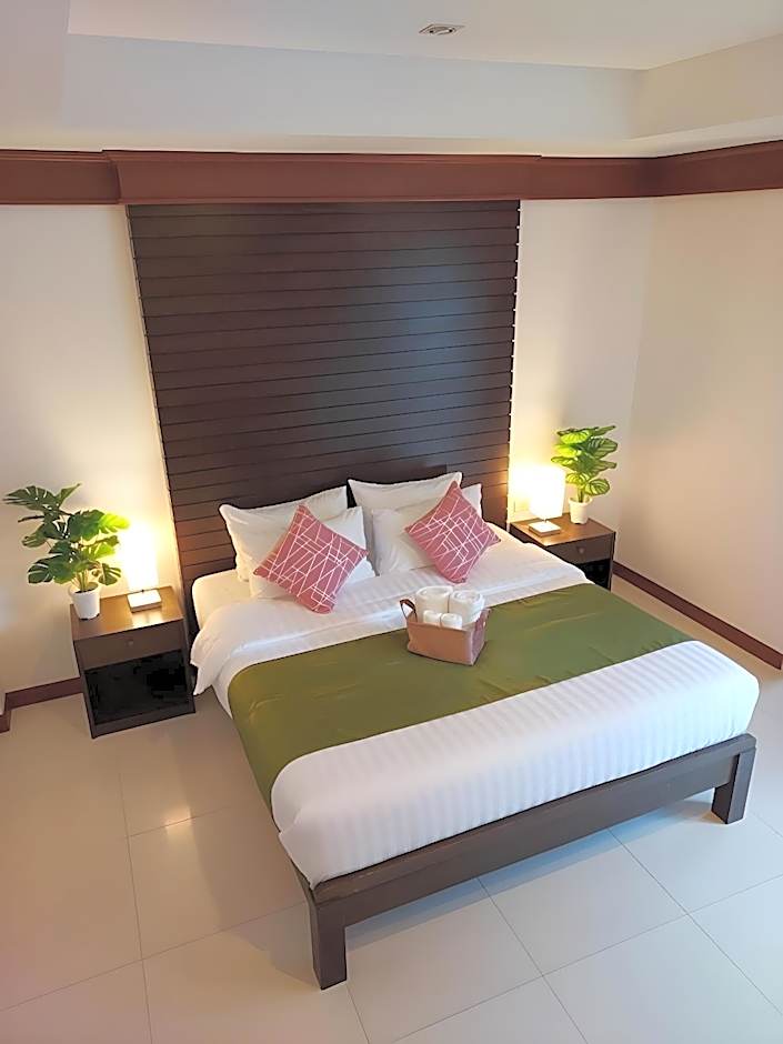 Aromdee @Naithon Beach