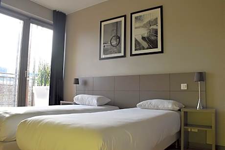 Comfort Room, Twin Beds