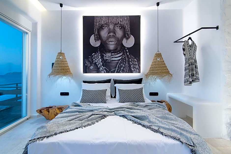 Portara Seaside Luxury Suites