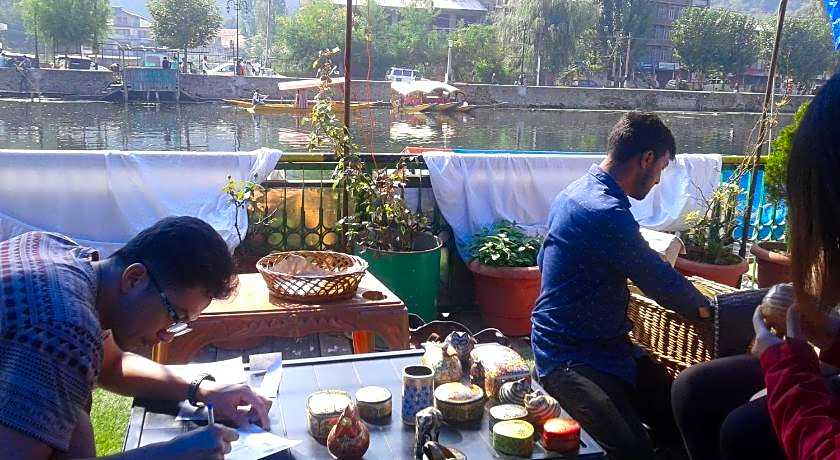 Houseboat Switzerland