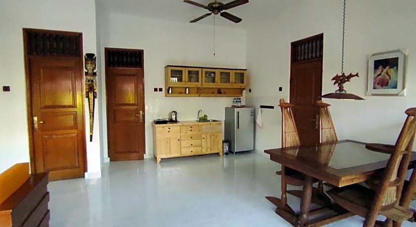 Keyani Bungalows