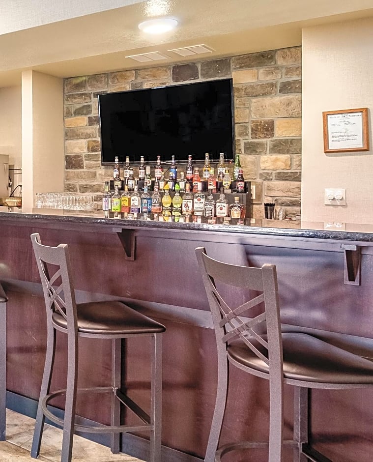 Cobblestone Inn & Suites - Bridgeport